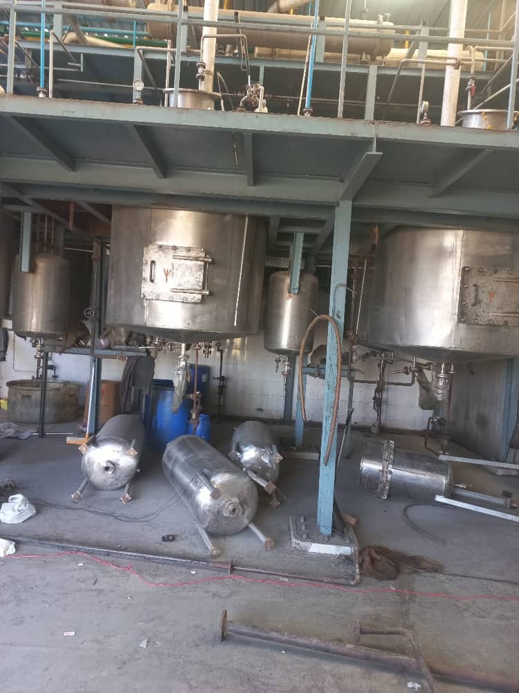 Multi-vessel extraction plant