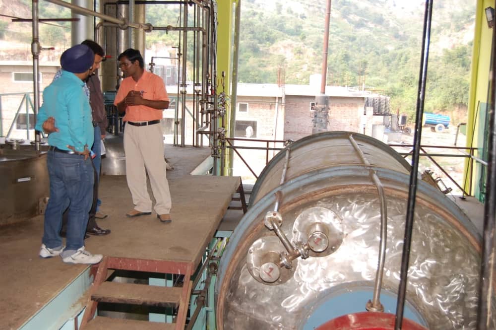 Extraction reactors under process review